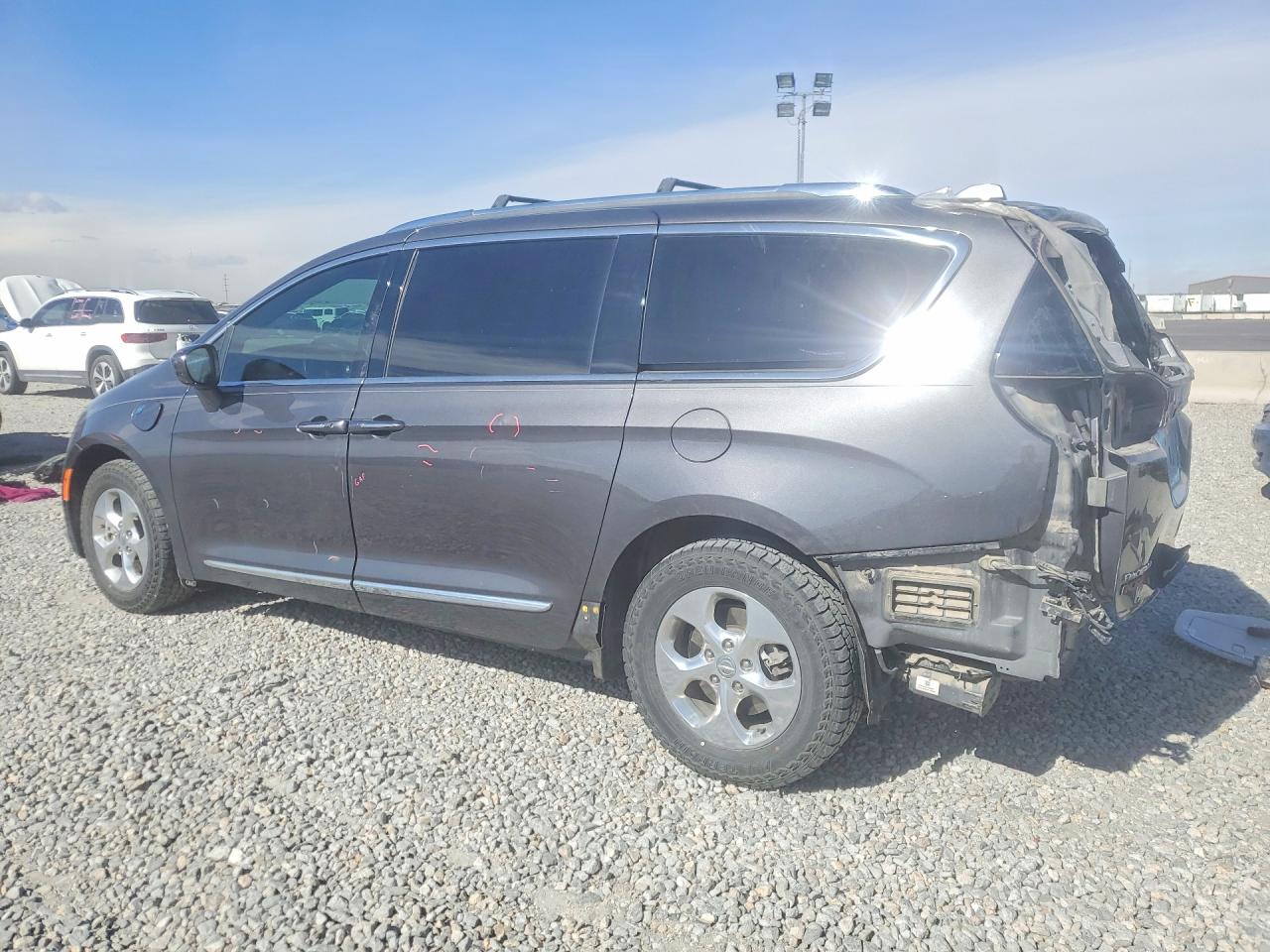 2019 CHRYSLER PACIFICA HYBRID TOURING L photo 2