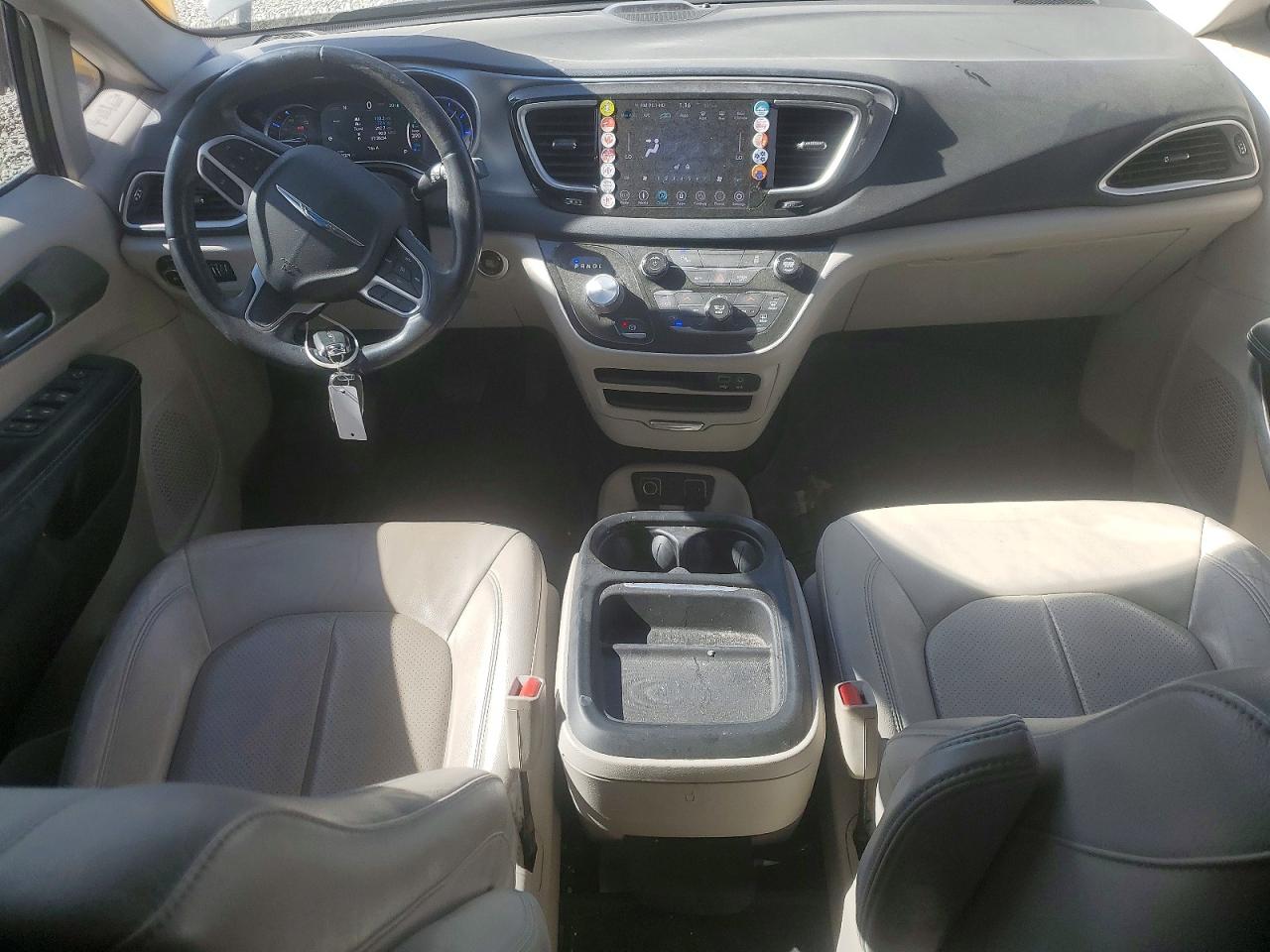 2019 CHRYSLER PACIFICA HYBRID TOURING L photo 8