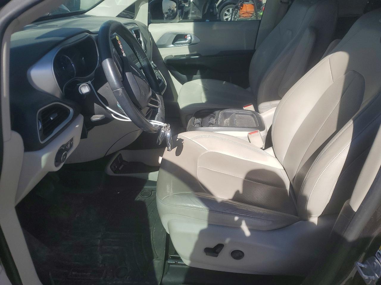 2019 CHRYSLER PACIFICA HYBRID TOURING L photo 7