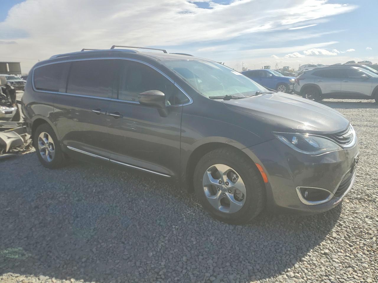 2019 CHRYSLER PACIFICA HYBRID TOURING L photo 4