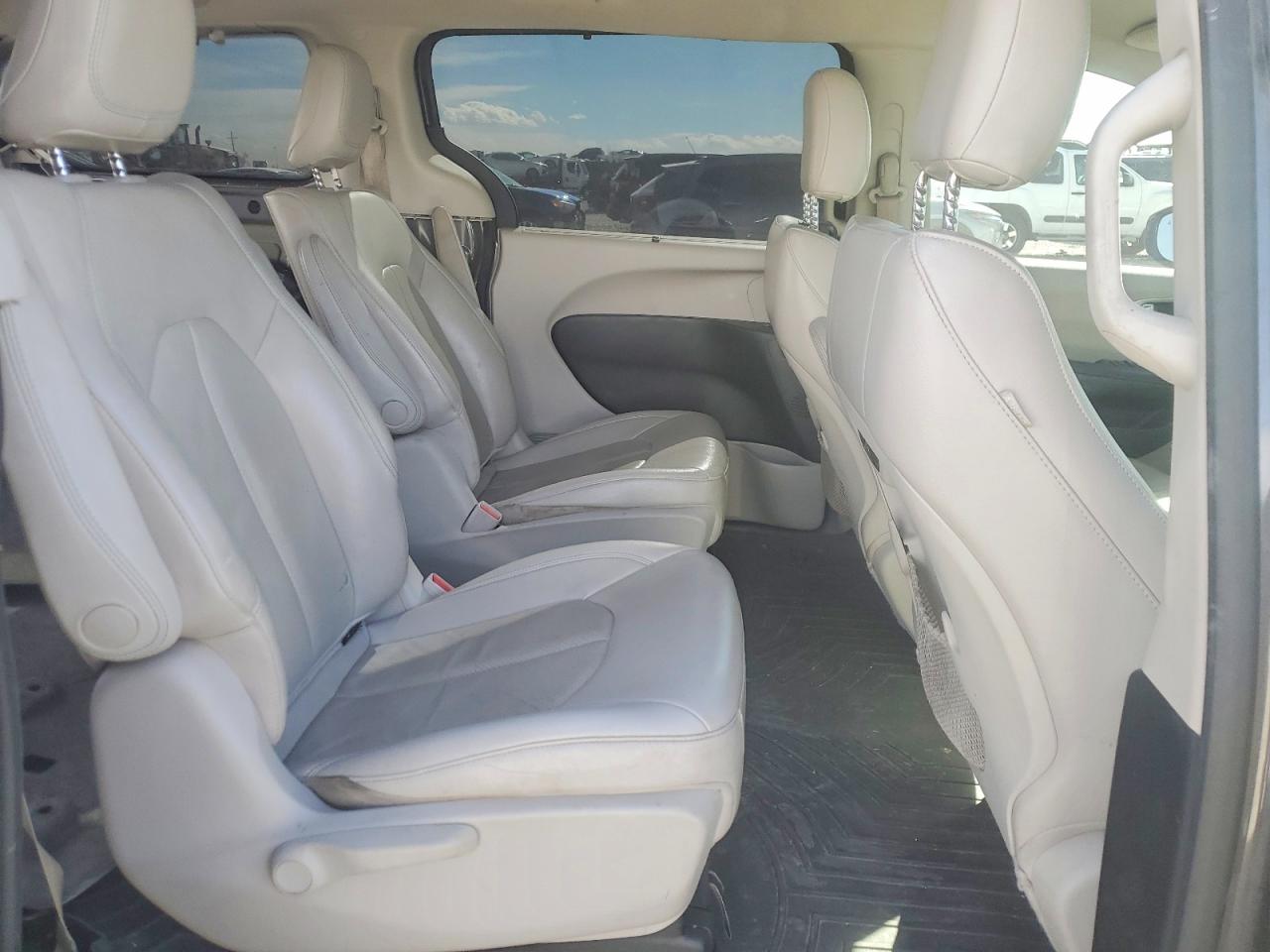 2019 CHRYSLER PACIFICA HYBRID TOURING L photo 11