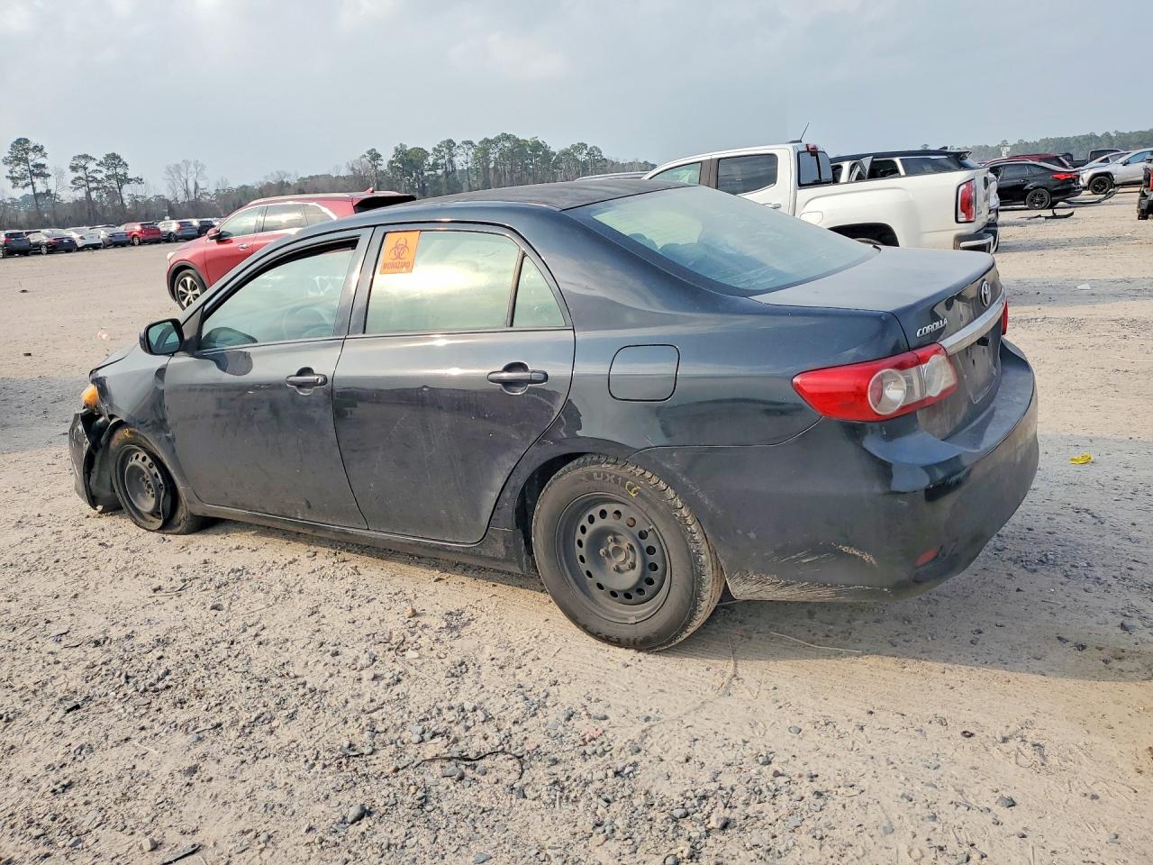 2011 TOYOTA COROLLA LE photo 3