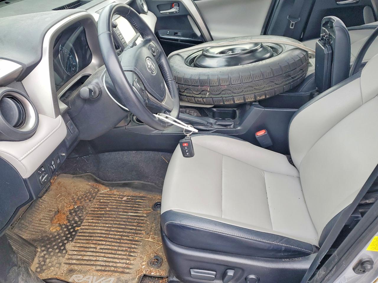 2017 TOYOTA RAV4 HV LIMITED photo 7