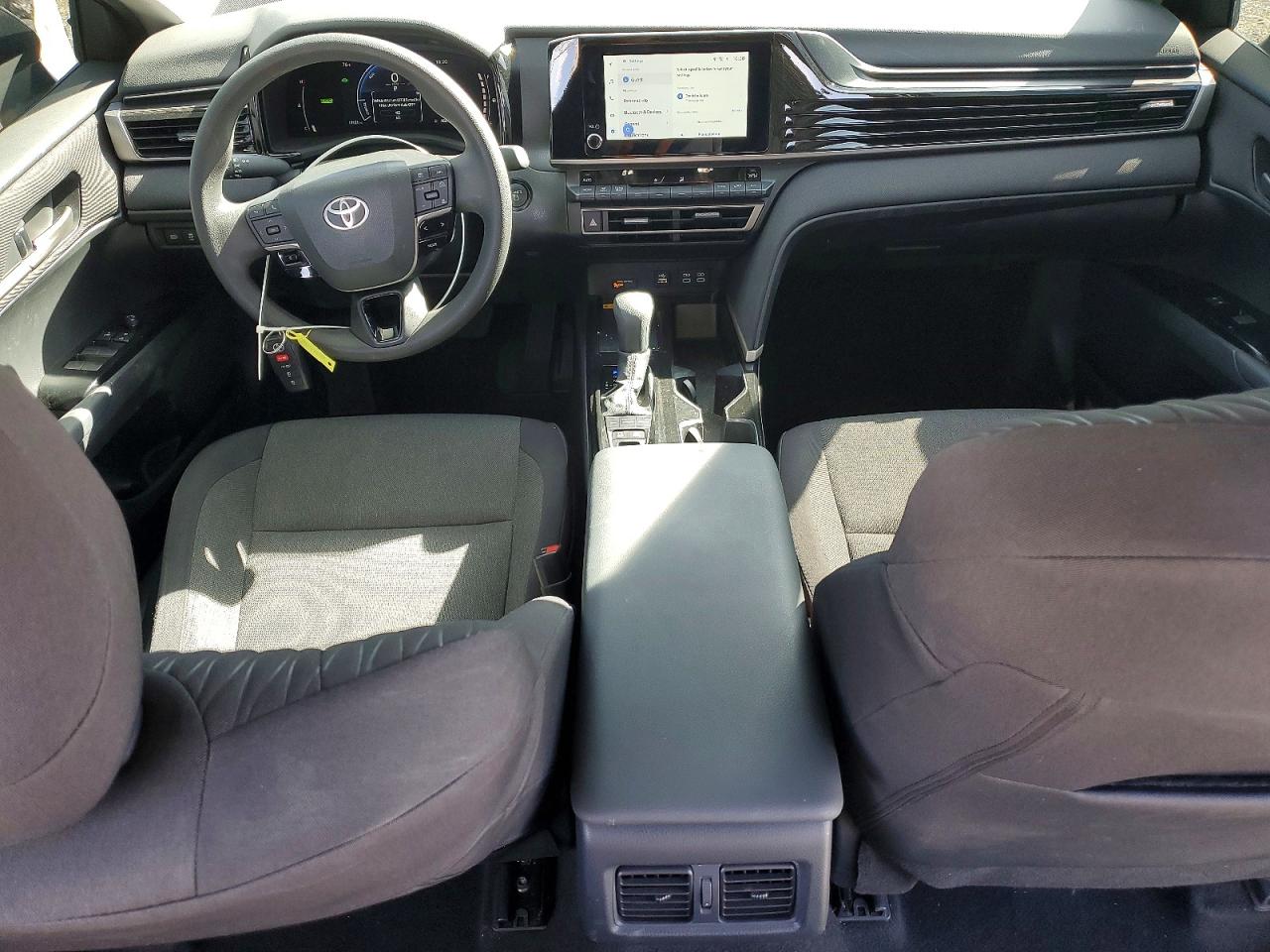 2025 TOYOTA CAMRY LE photo 8