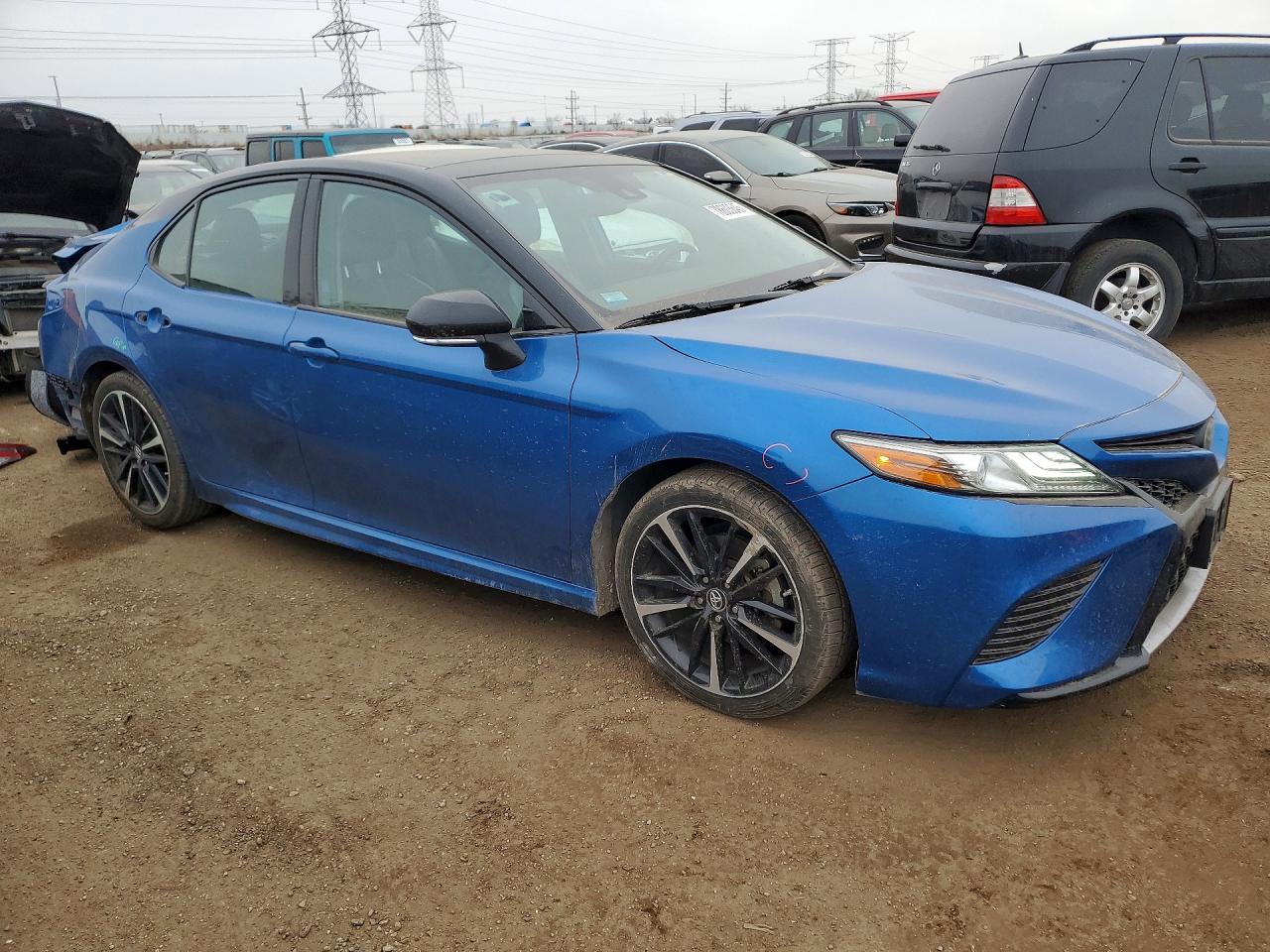 2019 TOYOTA CAMRY XSE photo 4