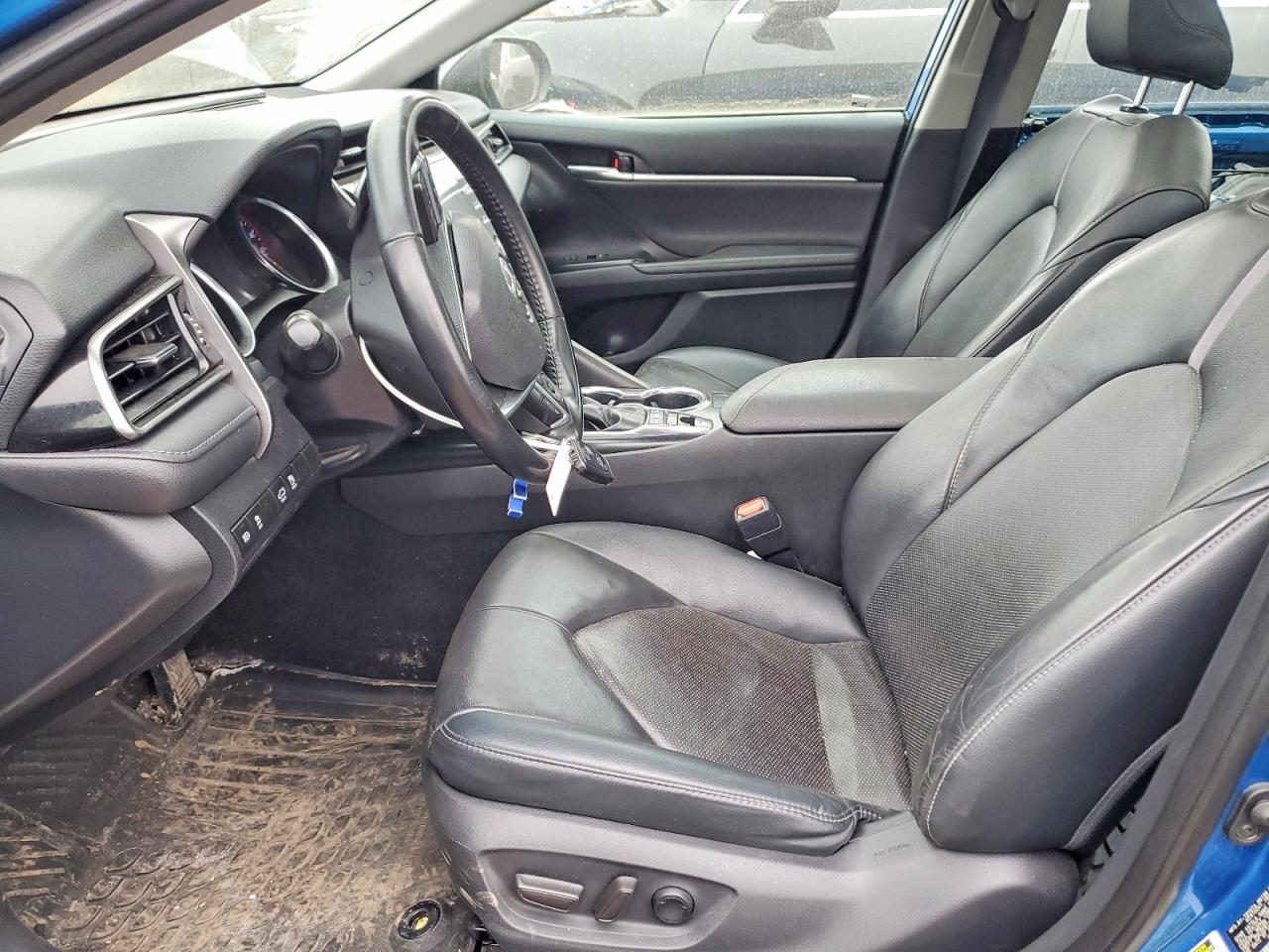 2019 TOYOTA CAMRY XSE photo 7