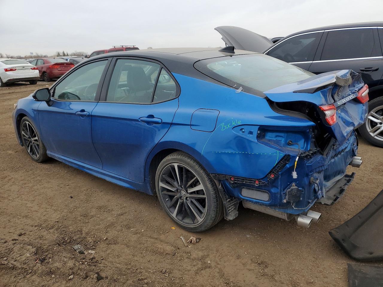 2019 TOYOTA CAMRY XSE photo 2
