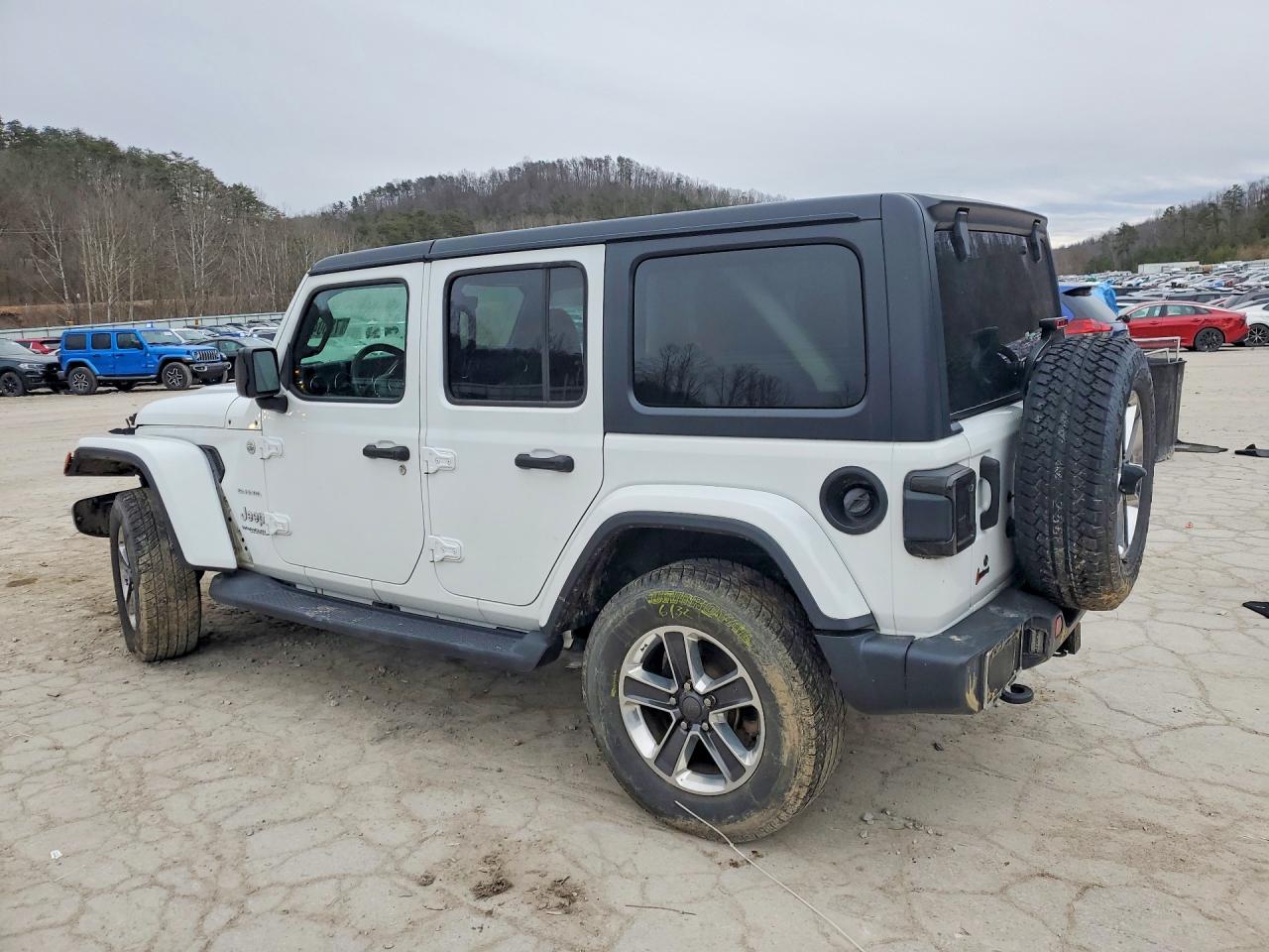 2018 JEEP WRANGLER UNLIMITED SAHARA photo 2