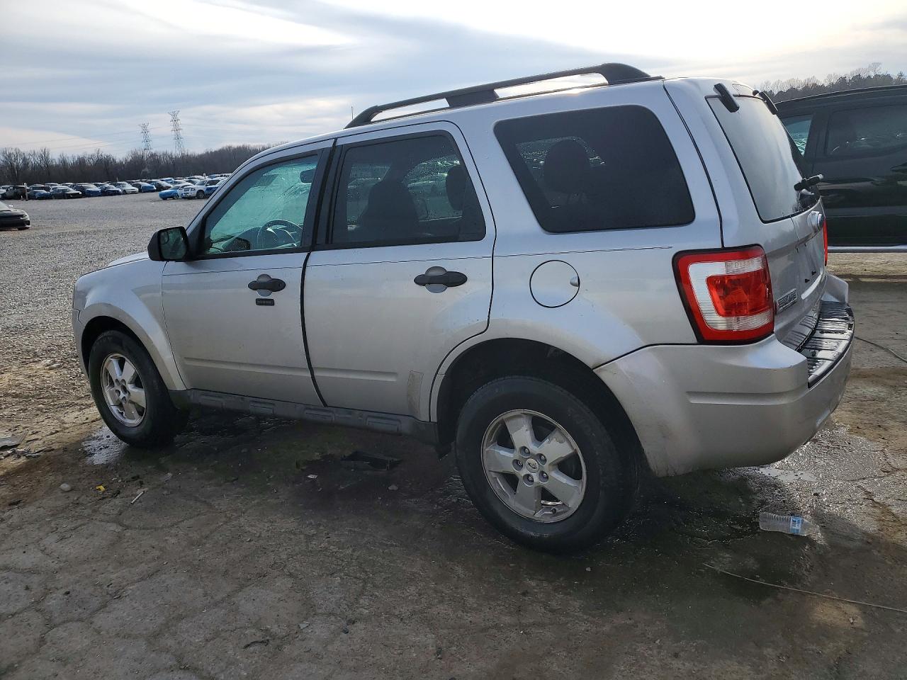 2011 FORD ESCAPE XLT photo 3