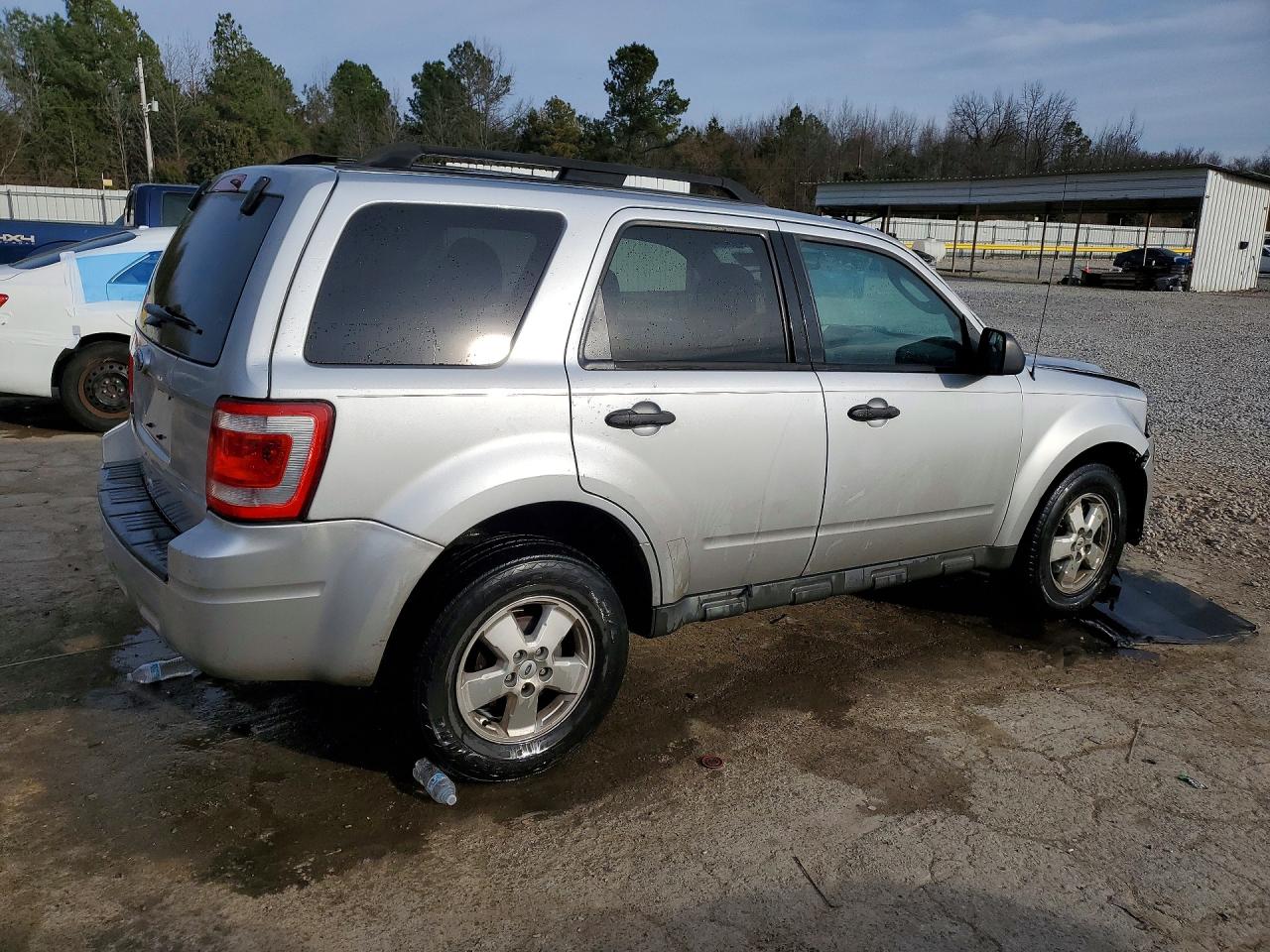 2011 FORD ESCAPE XLT photo 5