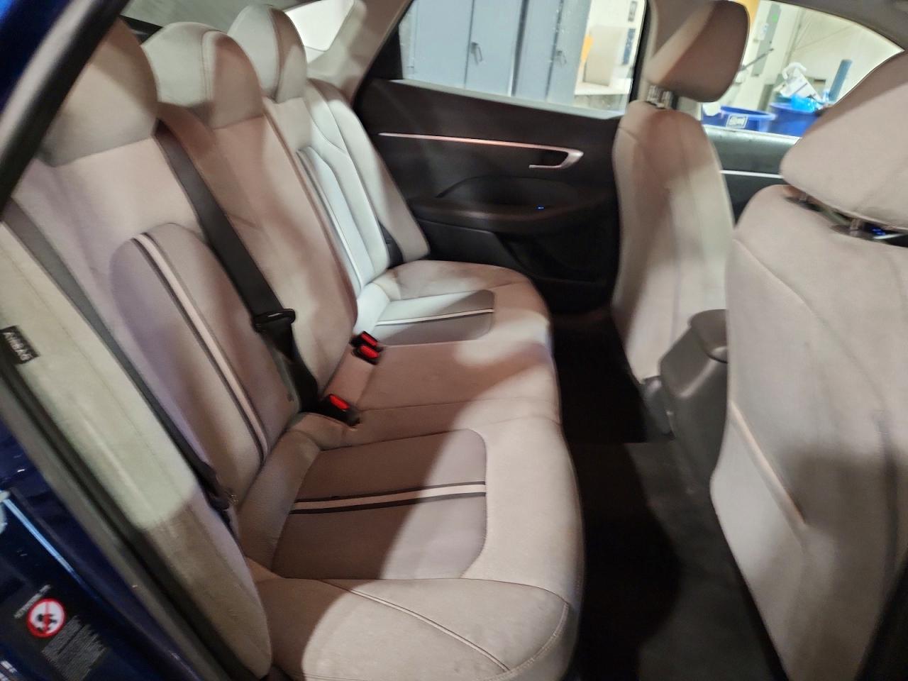 2020 HYUNDAI SONATA SE photo 19