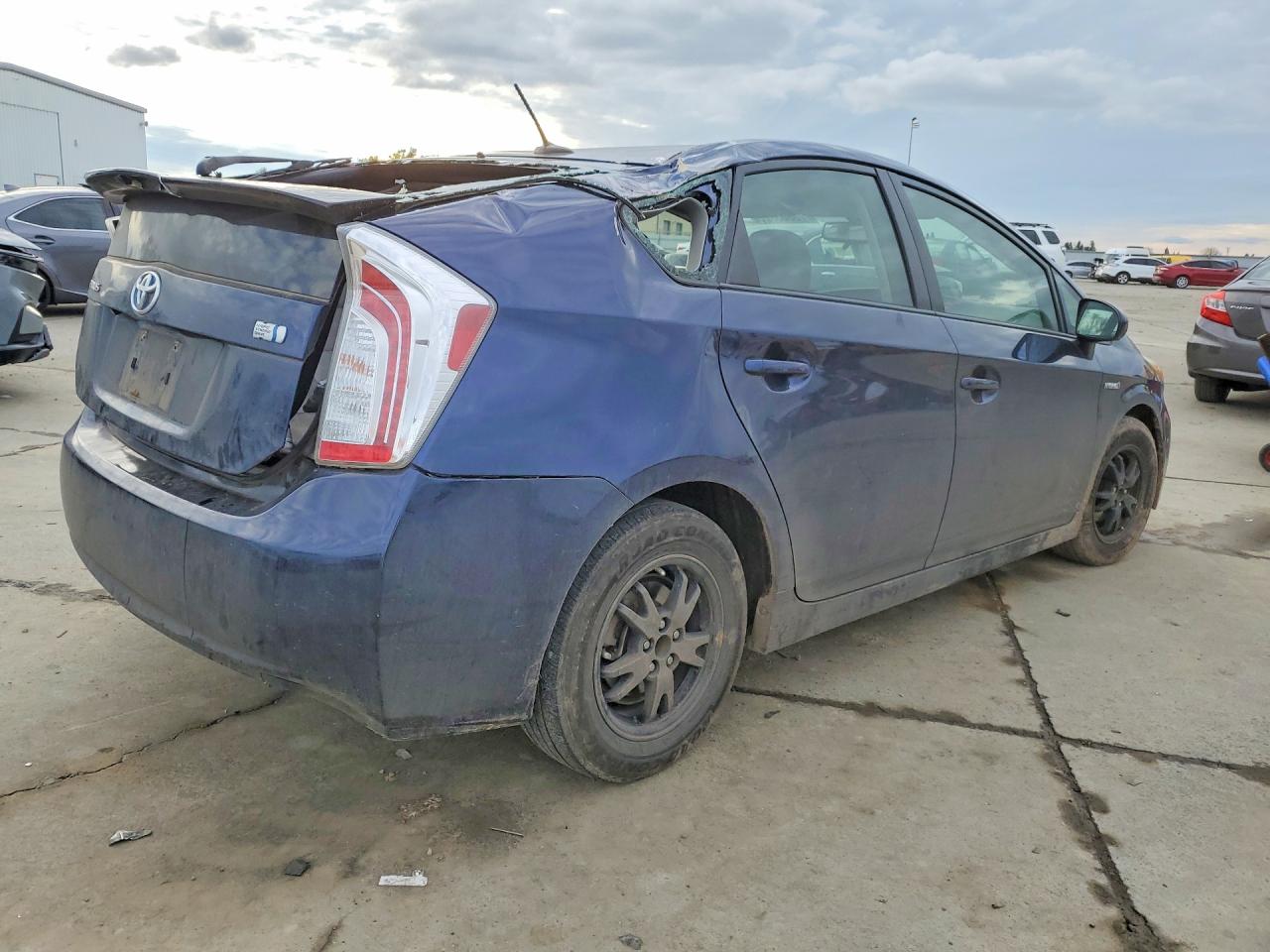 2013 TOYOTA PRIUS photo 3