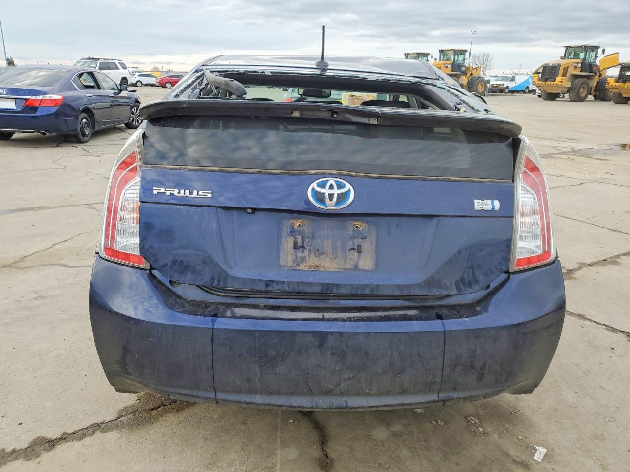 2013 TOYOTA PRIUS photo 6