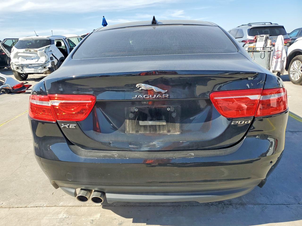 2017 JAGUAR XE PRESTIGE photo 11