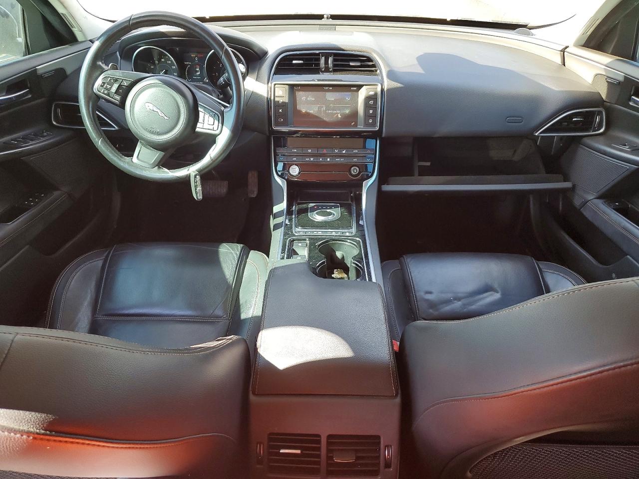 2017 JAGUAR XE PRESTIGE photo 15