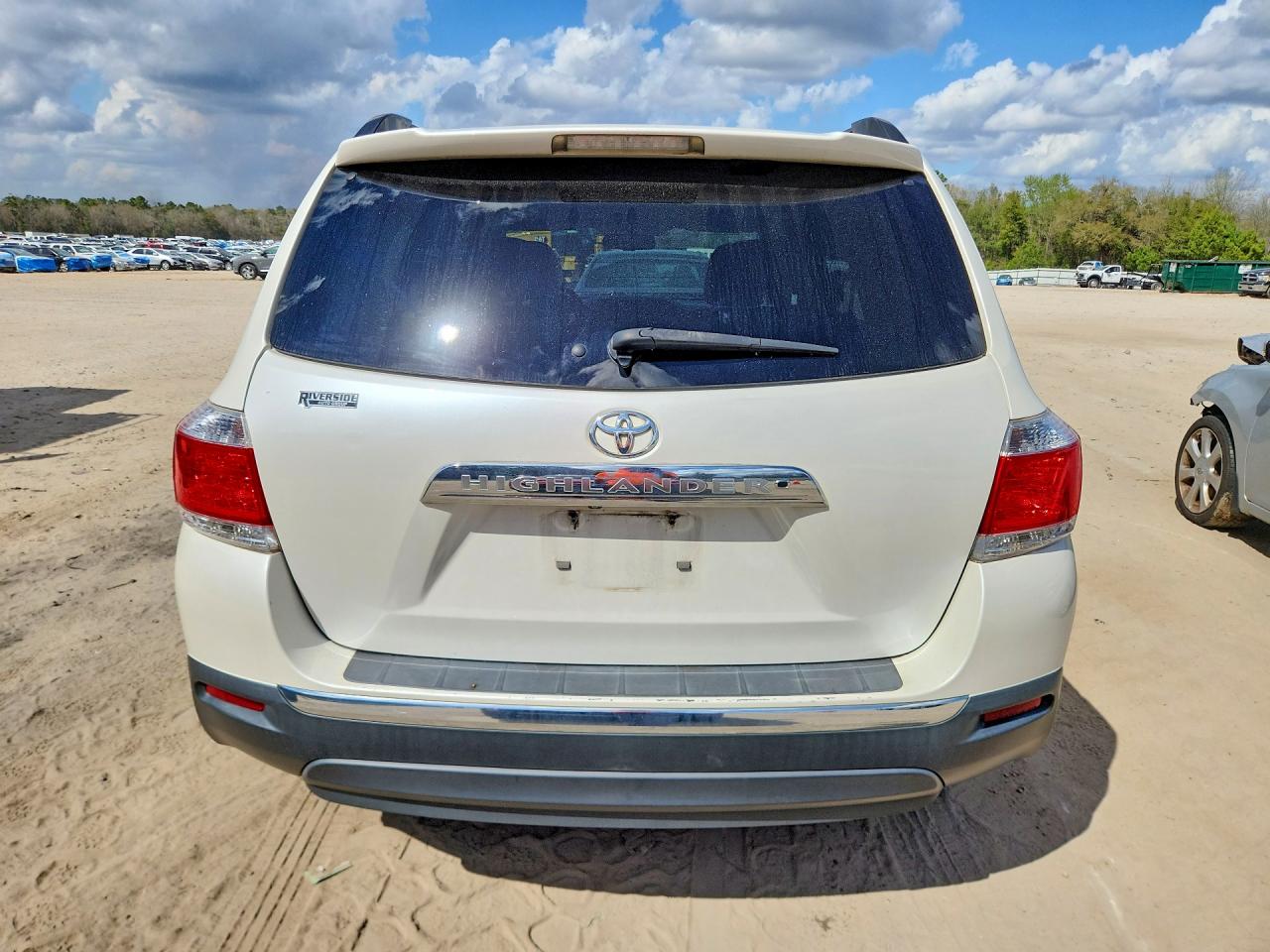 2013 TOYOTA HIGHLANDER SE photo 16