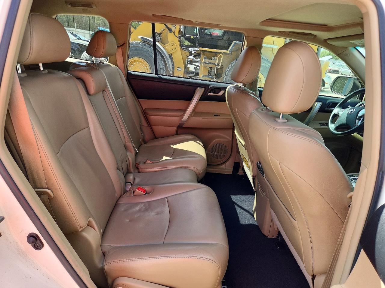 2013 TOYOTA HIGHLANDER SE photo 28