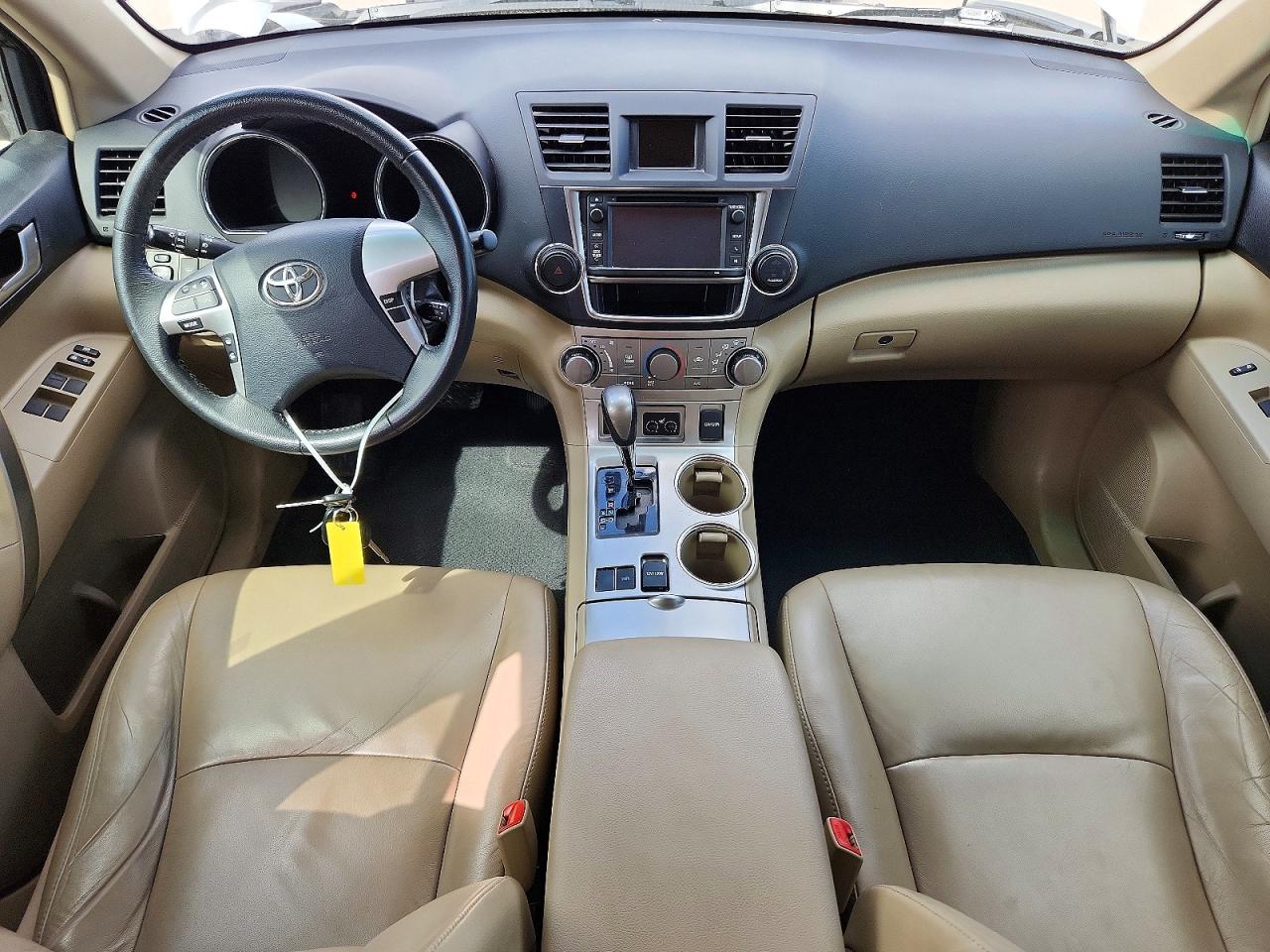2013 TOYOTA HIGHLANDER SE photo 22