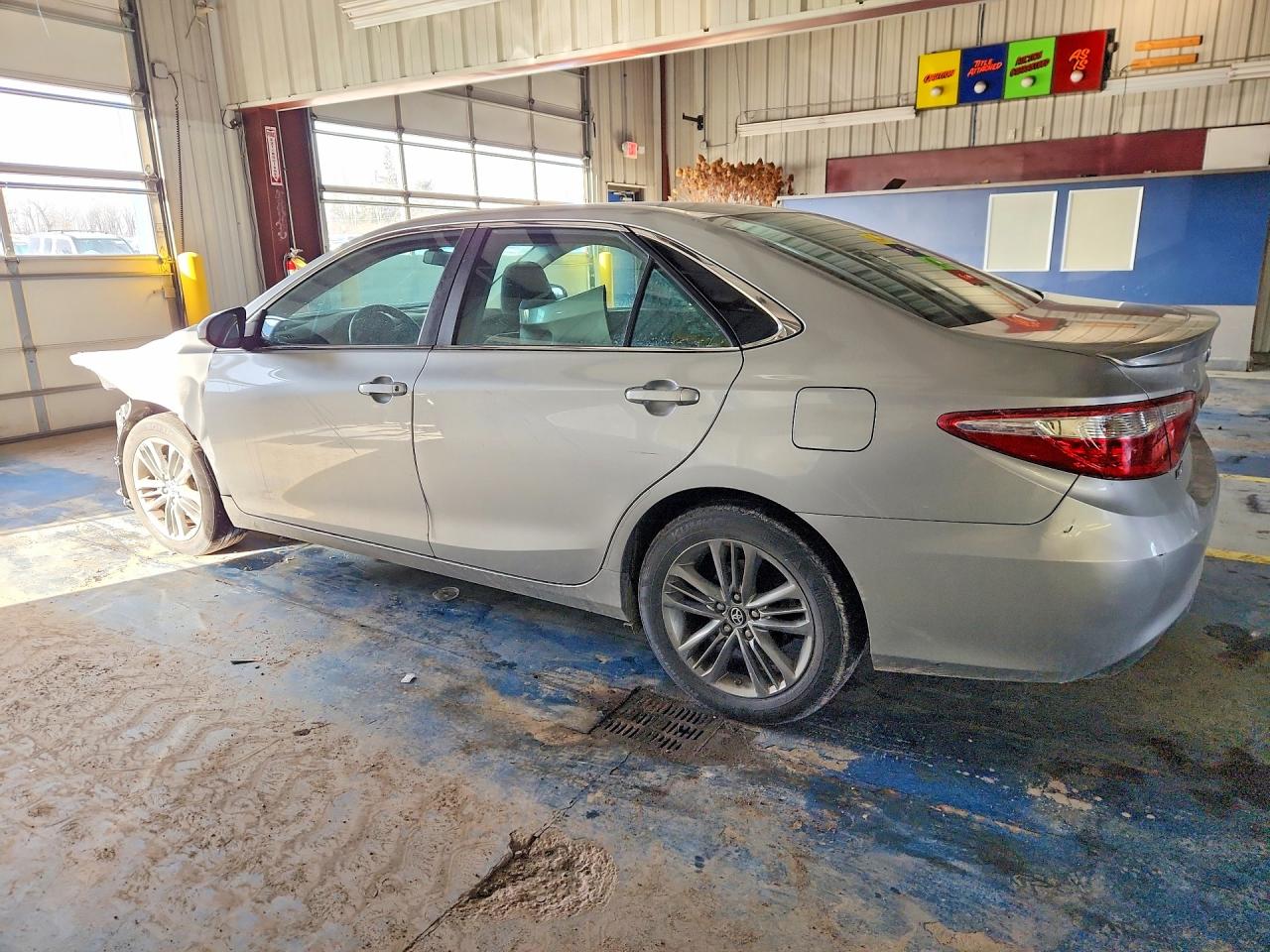 2017 TOYOTA CAMRY SE photo 2