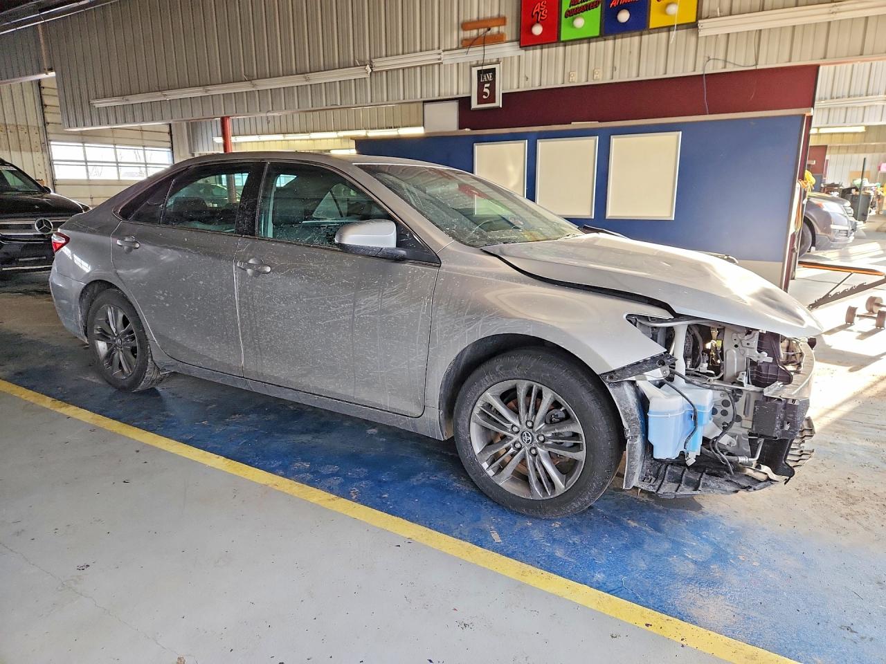 2017 TOYOTA CAMRY SE photo 4