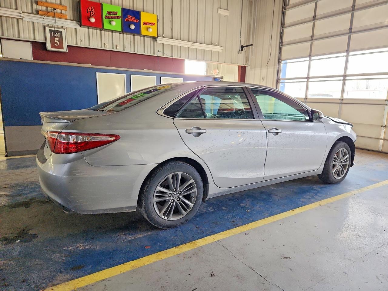2017 TOYOTA CAMRY SE photo 3