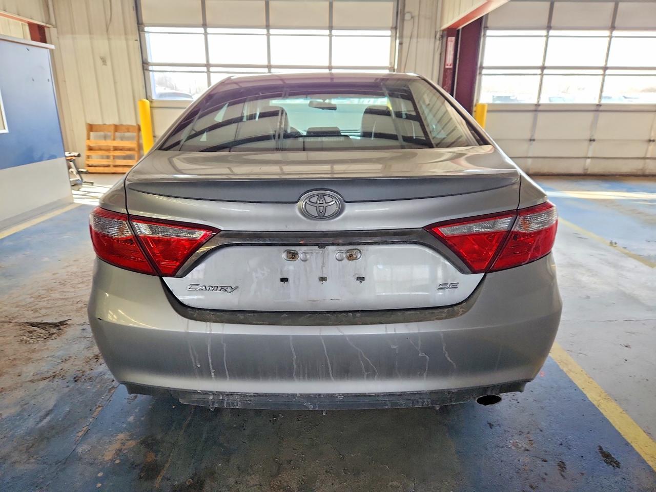 2017 TOYOTA CAMRY SE photo 6