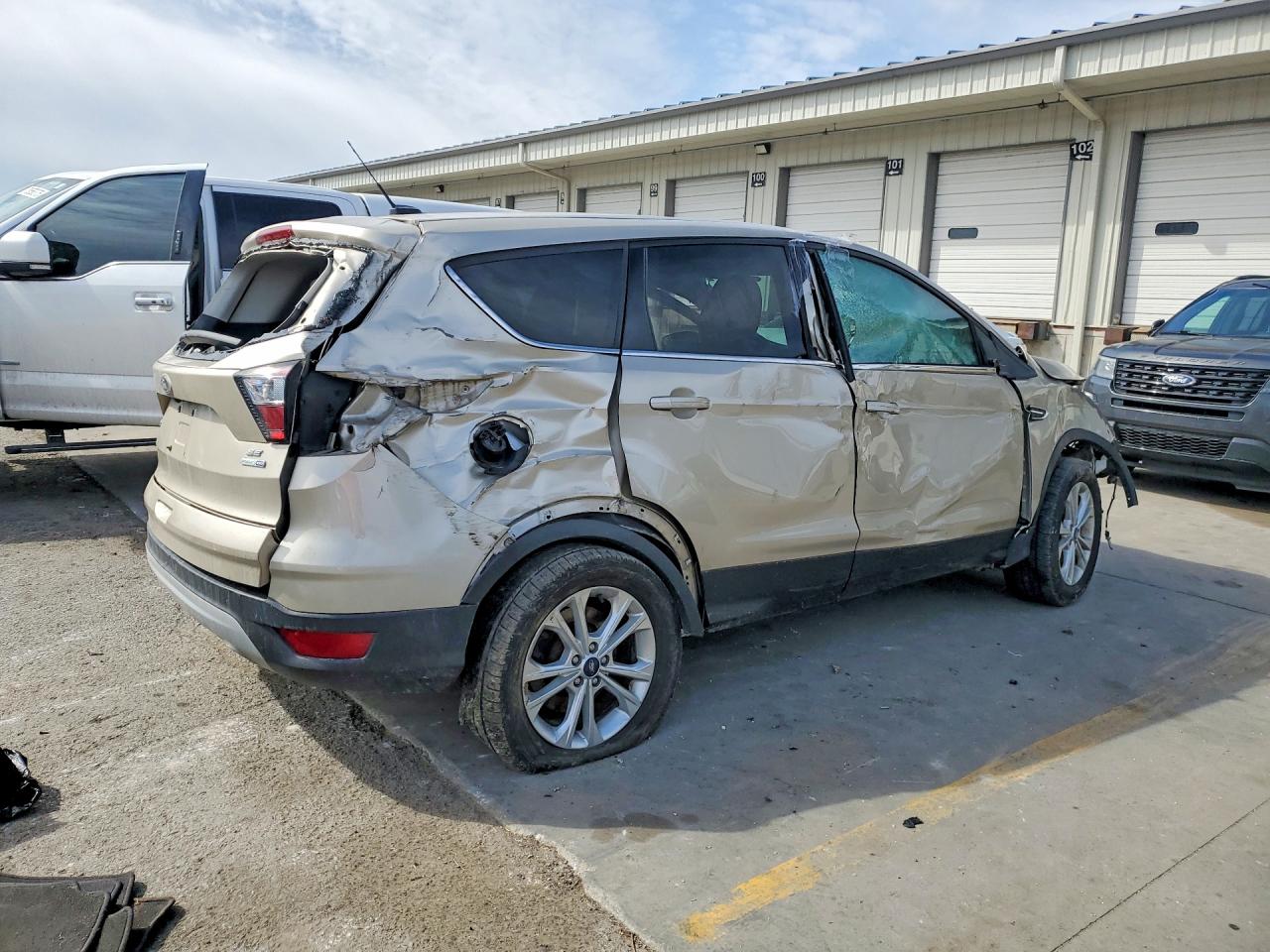 2017 FORD ESCAPE SE photo 5