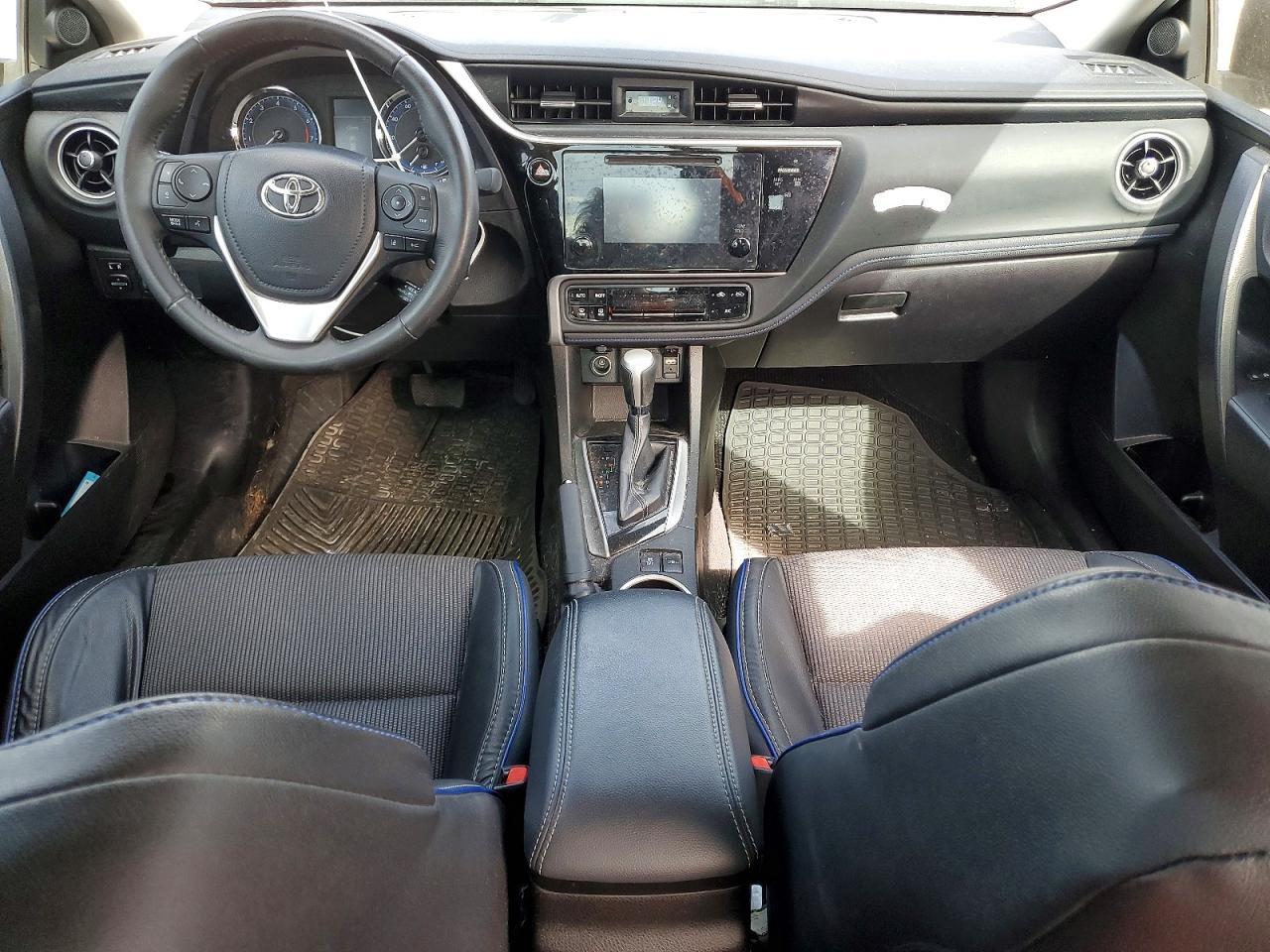 2017 TOYOTA COROLLA L photo 8