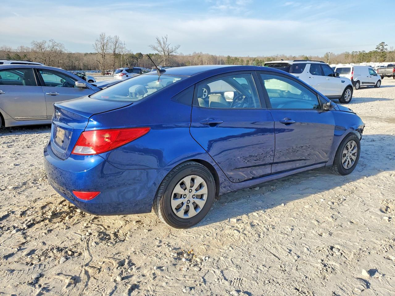 2017 HYUNDAI ACCENT SE photo 3