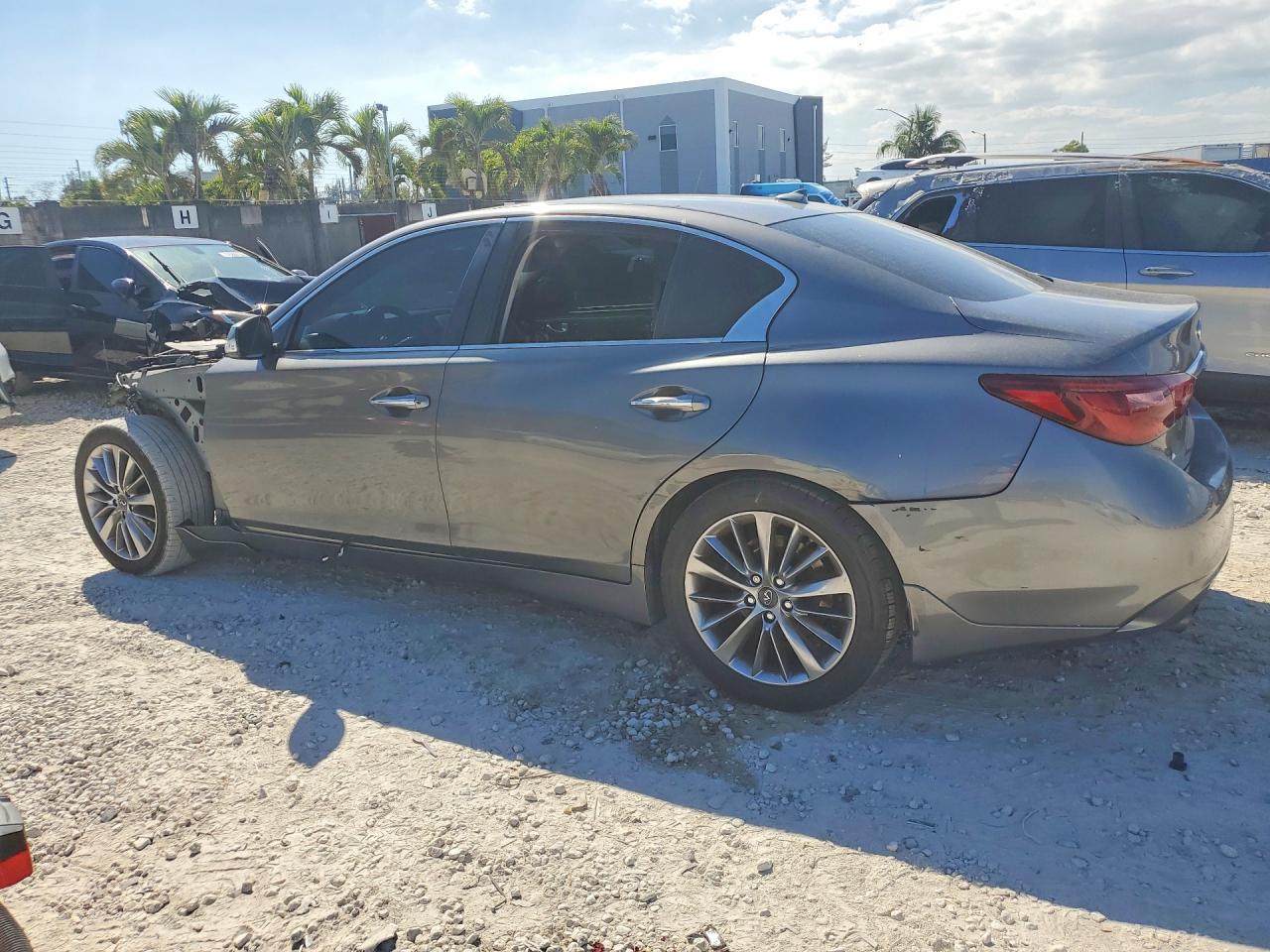 2018 INFINITI Q50 3.0T LUXE photo 2