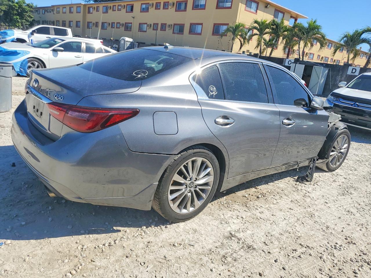 2018 INFINITI Q50 3.0T LUXE photo 3