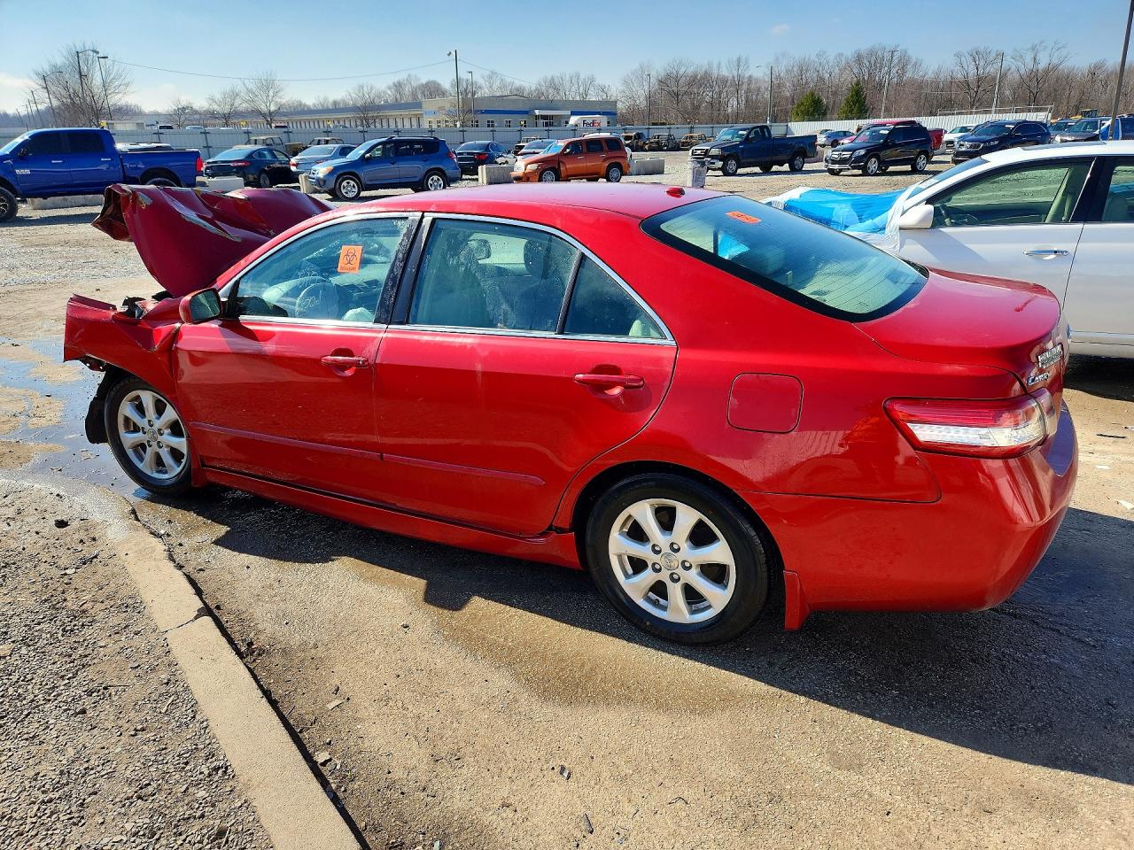 2011 TOYOTA CAMRY LE photo 4