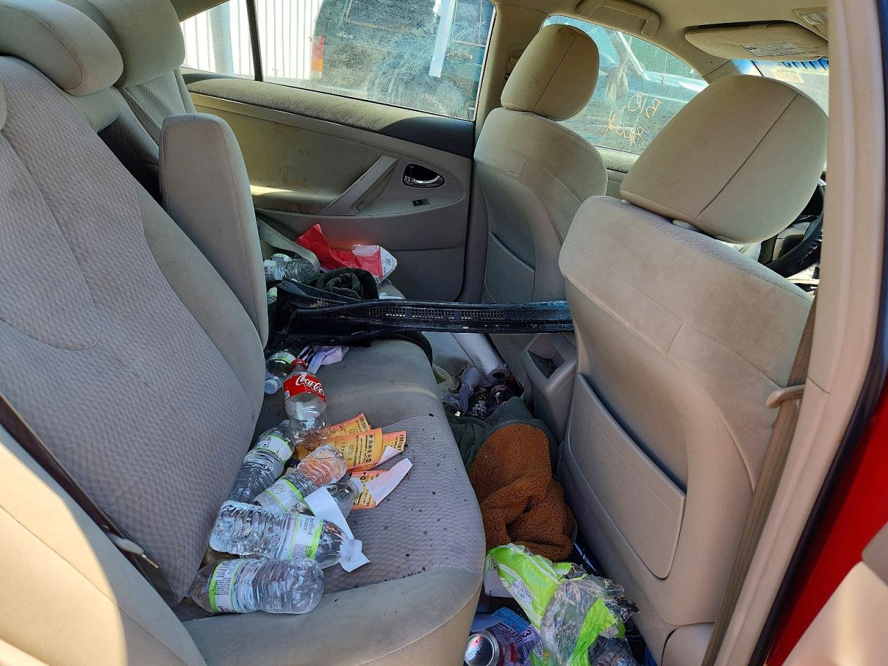 2011 TOYOTA CAMRY LE photo 28