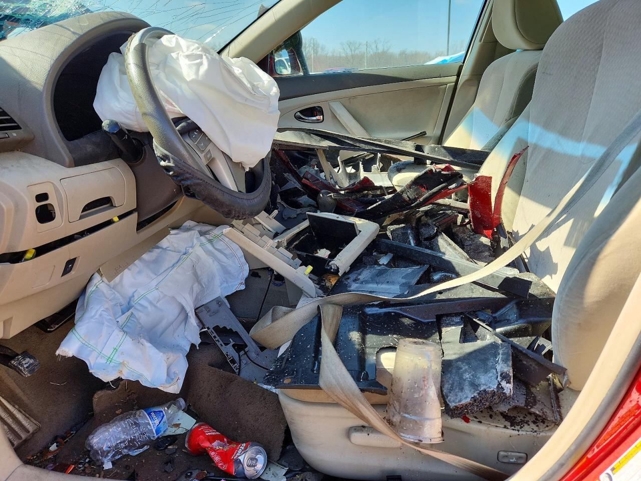 2011 TOYOTA CAMRY LE photo 19