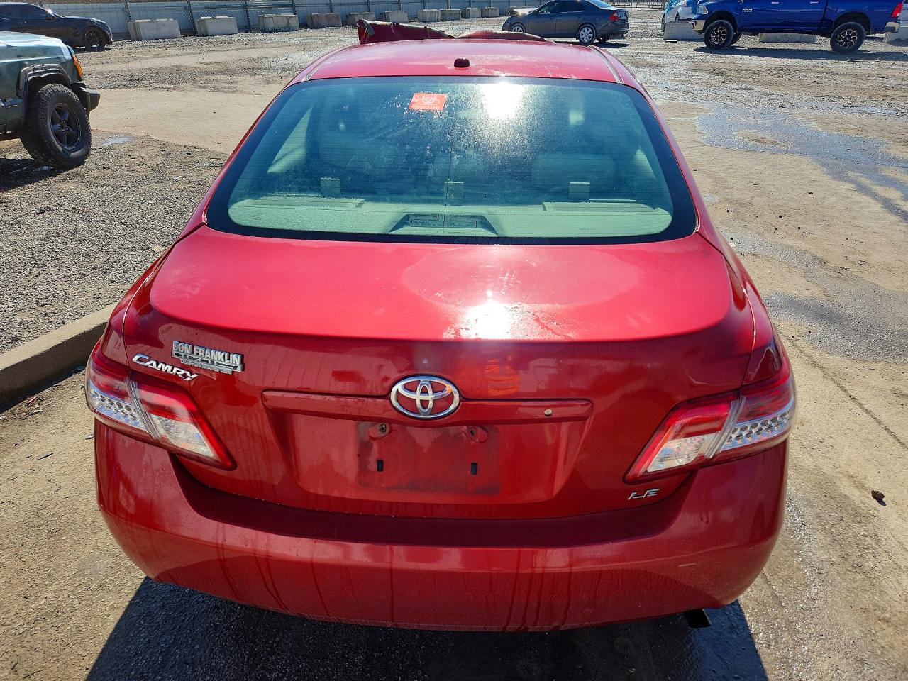 2011 TOYOTA CAMRY LE photo 16