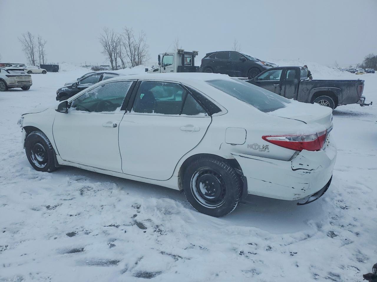 2016 TOYOTA CAMRY LE photo 2