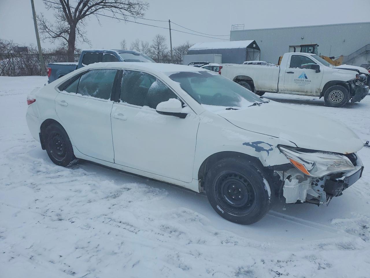 2016 TOYOTA CAMRY LE photo 4