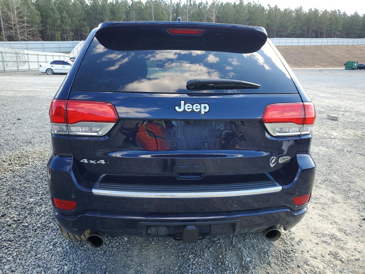 2018 JEEP GRAND CHEROKEE OVERLAND photo 11