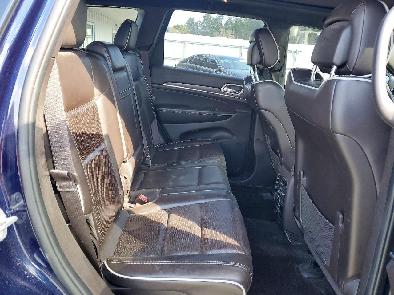 2018 JEEP GRAND CHEROKEE OVERLAND photo 19