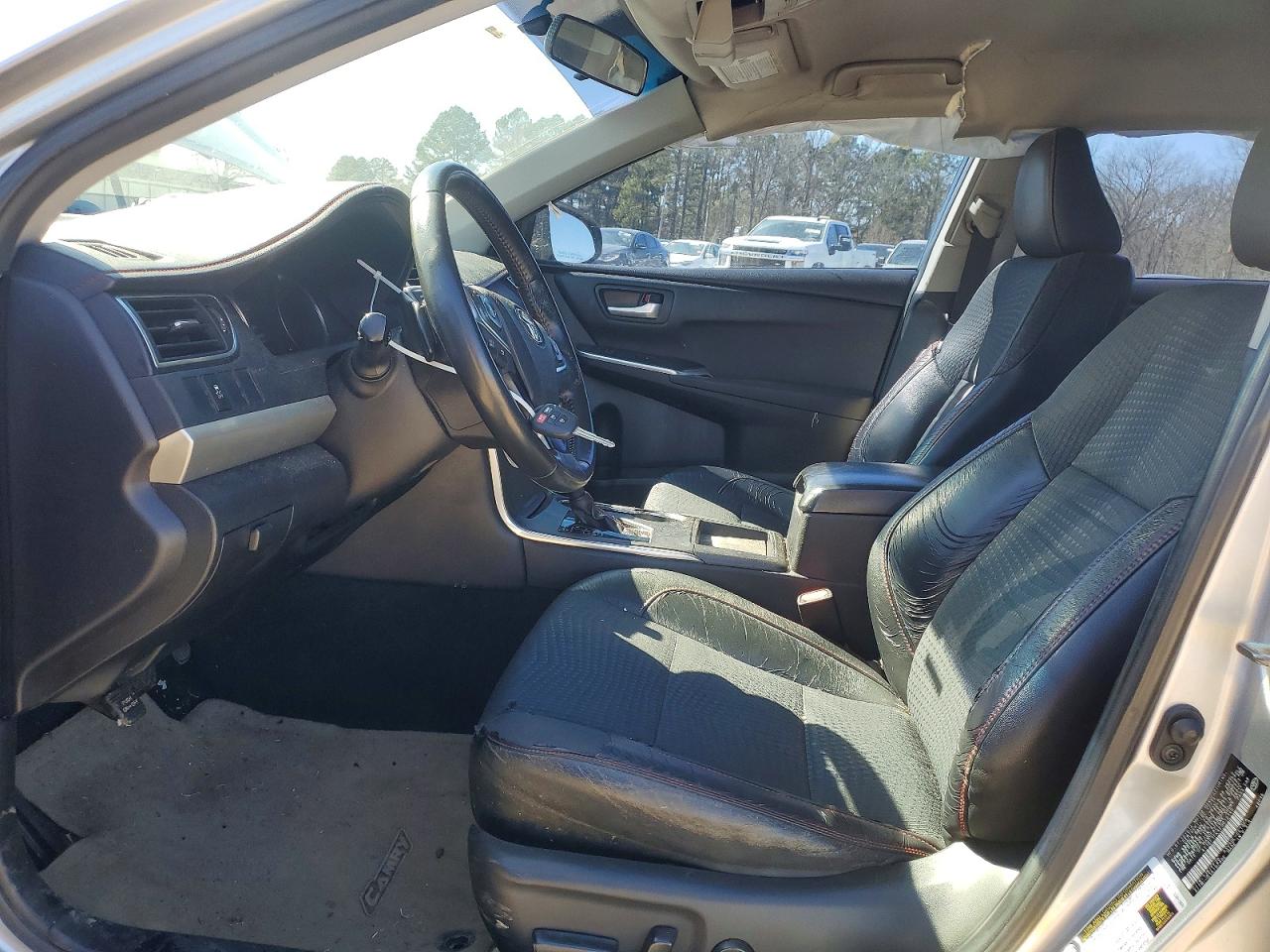 2015 TOYOTA CAMRY LE photo 19