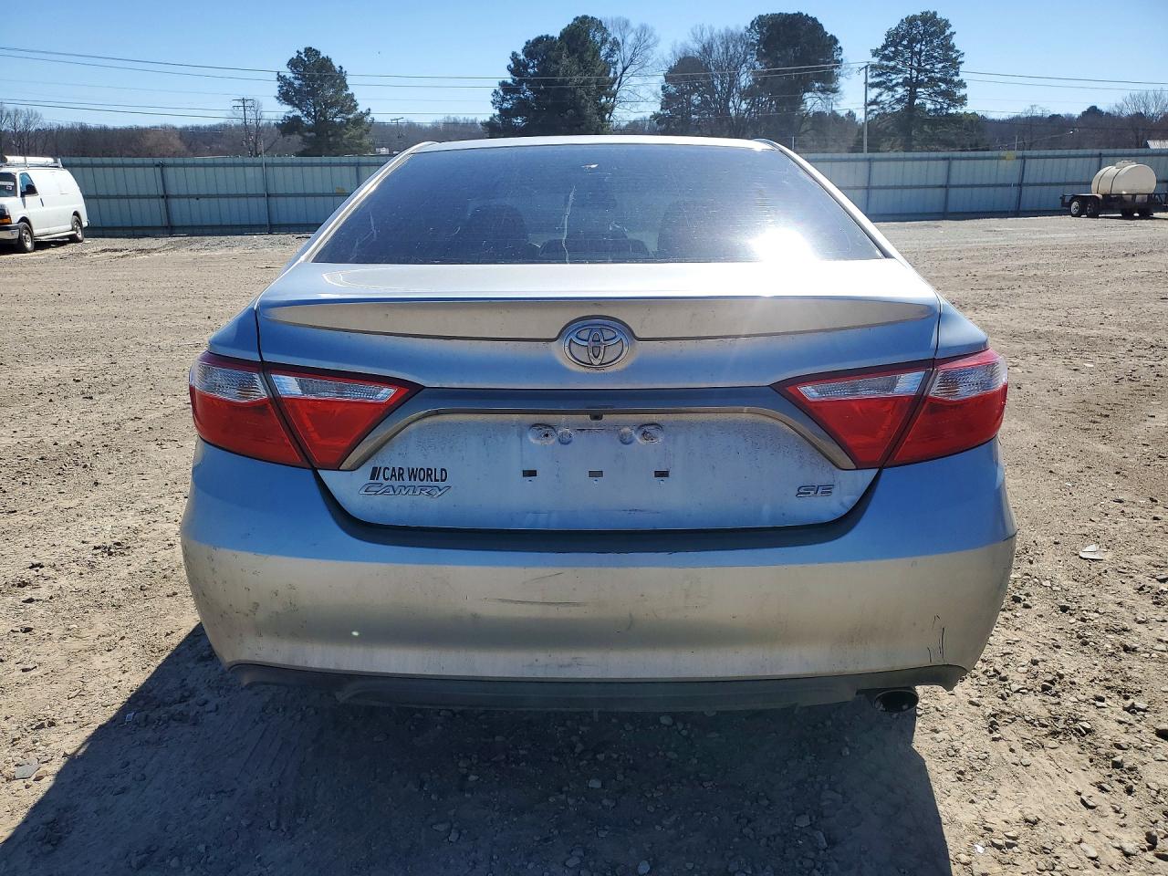 2015 TOYOTA CAMRY LE photo 16