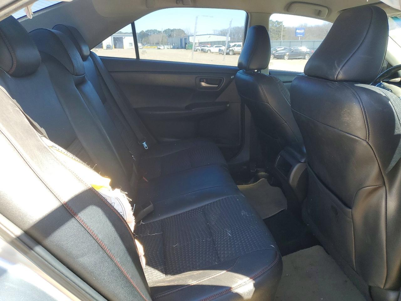 2015 TOYOTA CAMRY LE photo 28