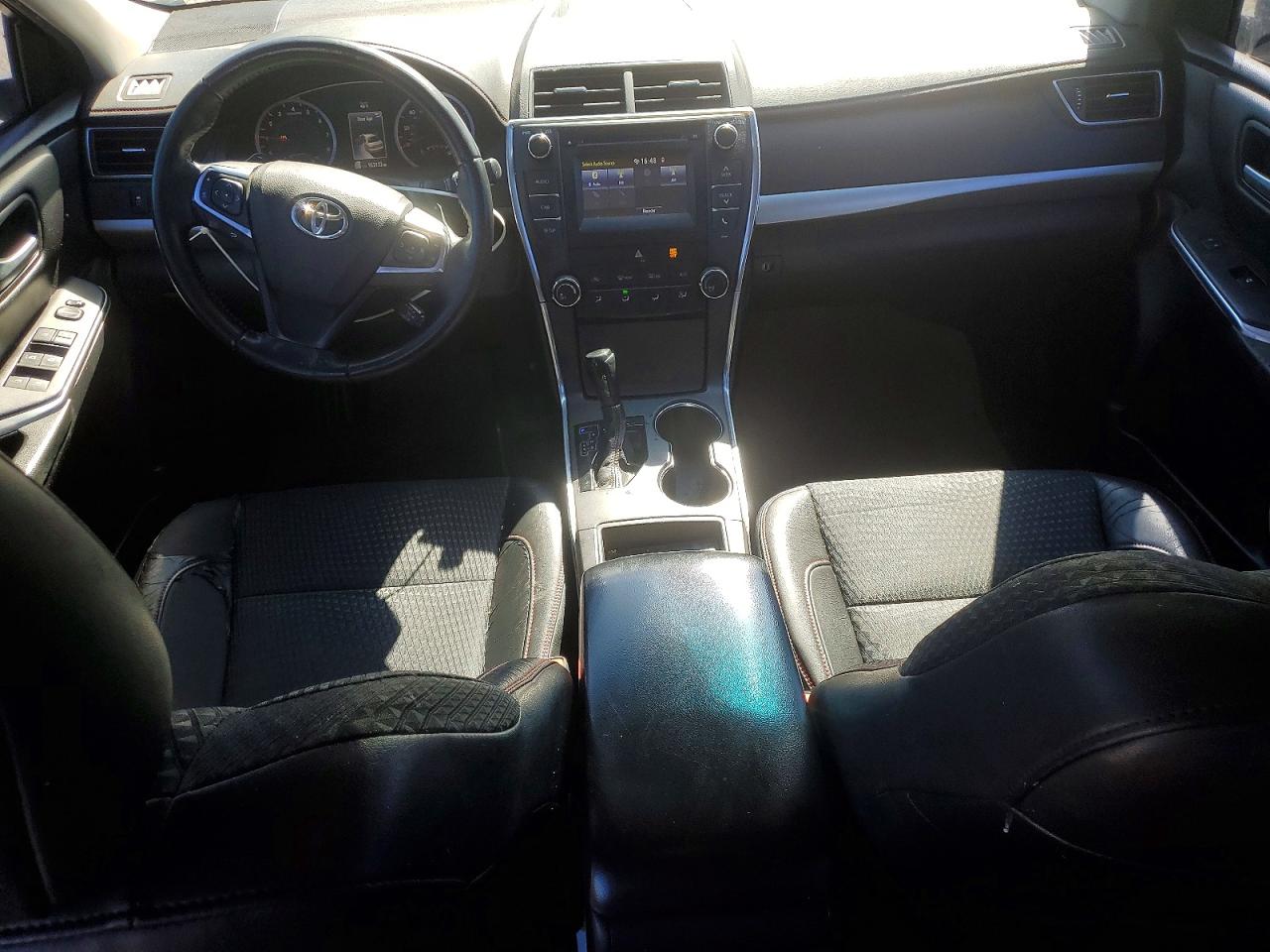 2015 TOYOTA CAMRY LE photo 22
