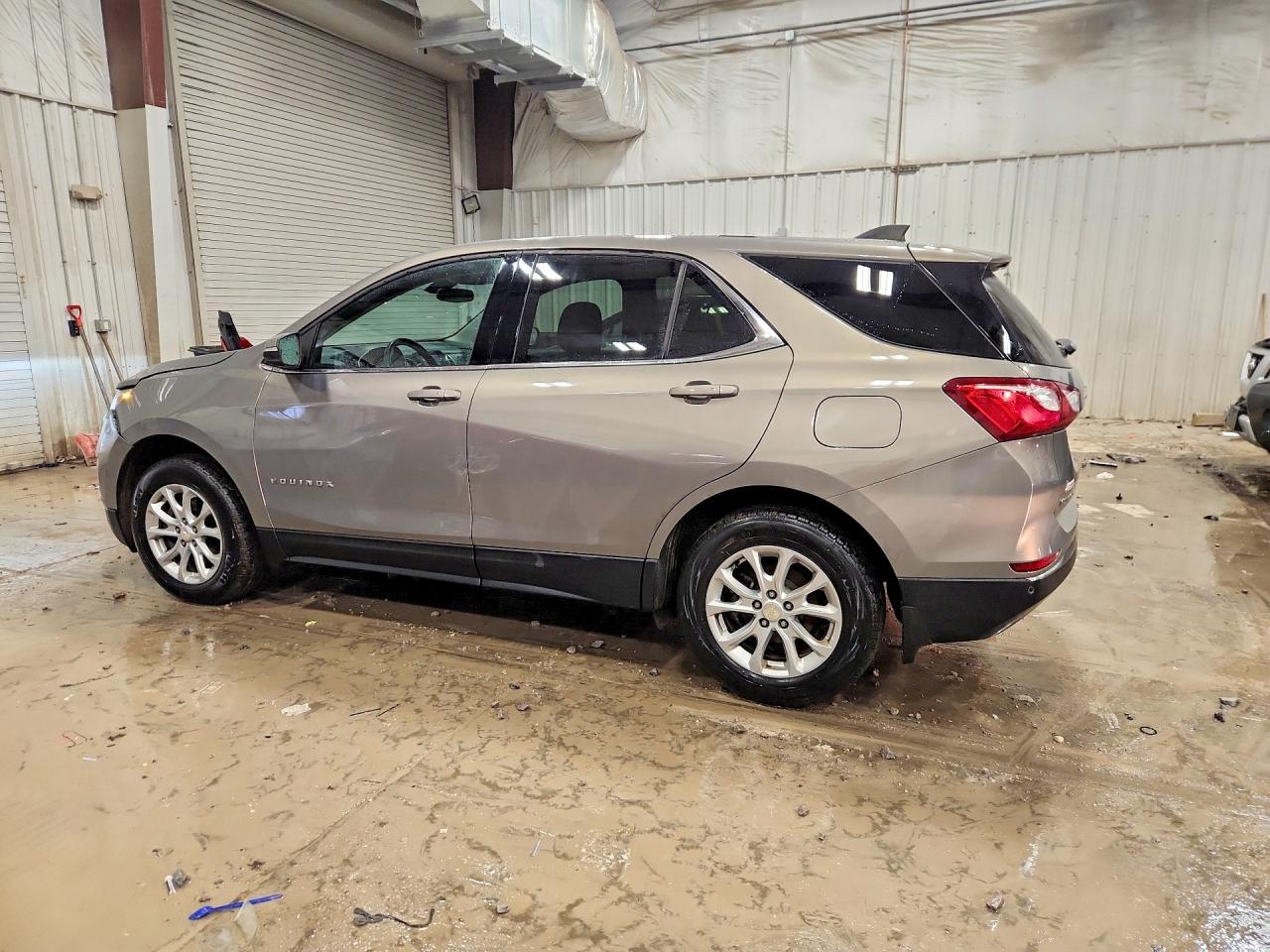 2018 CHEVROLET EQUINOX LT photo 2