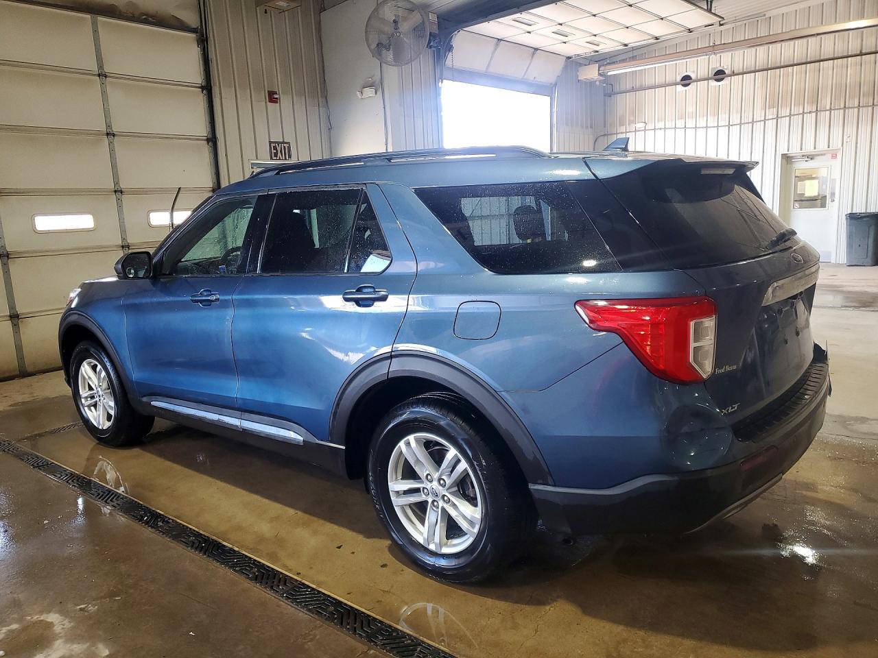 2020 FORD EXPLORER XLT photo 2