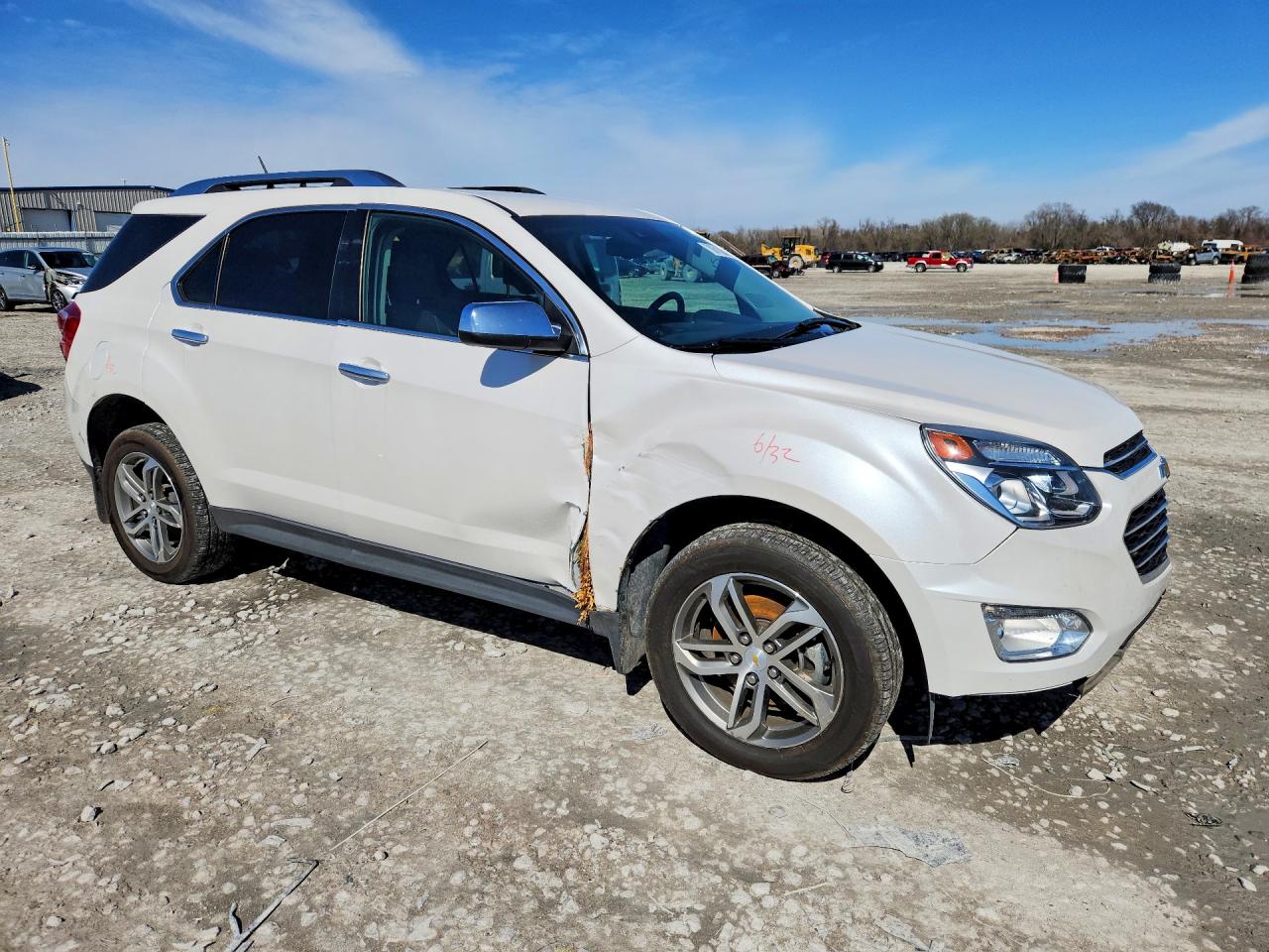 2017 CHEVROLET EQUINOX PREMIER photo 4