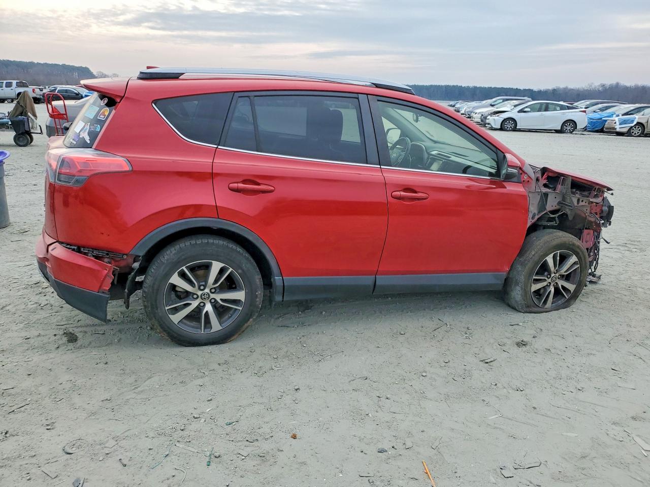 2017 TOYOTA RAV4 XLE photo 5