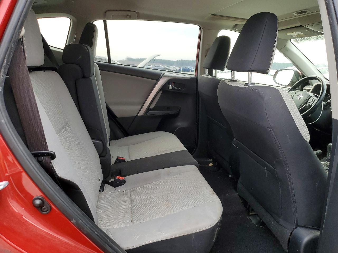 2017 TOYOTA RAV4 XLE photo 19