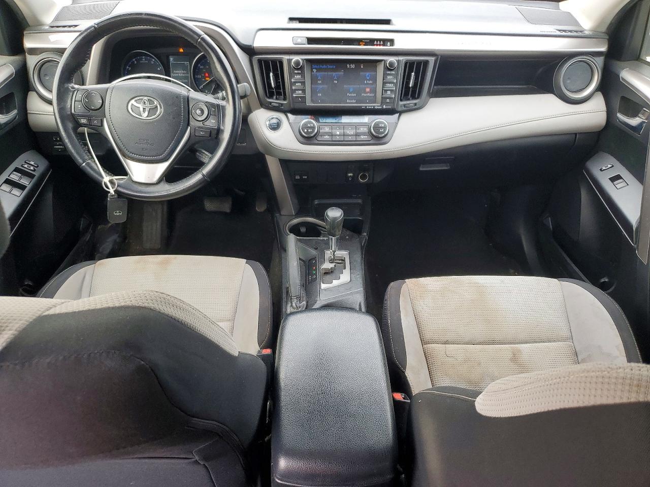 2017 TOYOTA RAV4 XLE photo 15
