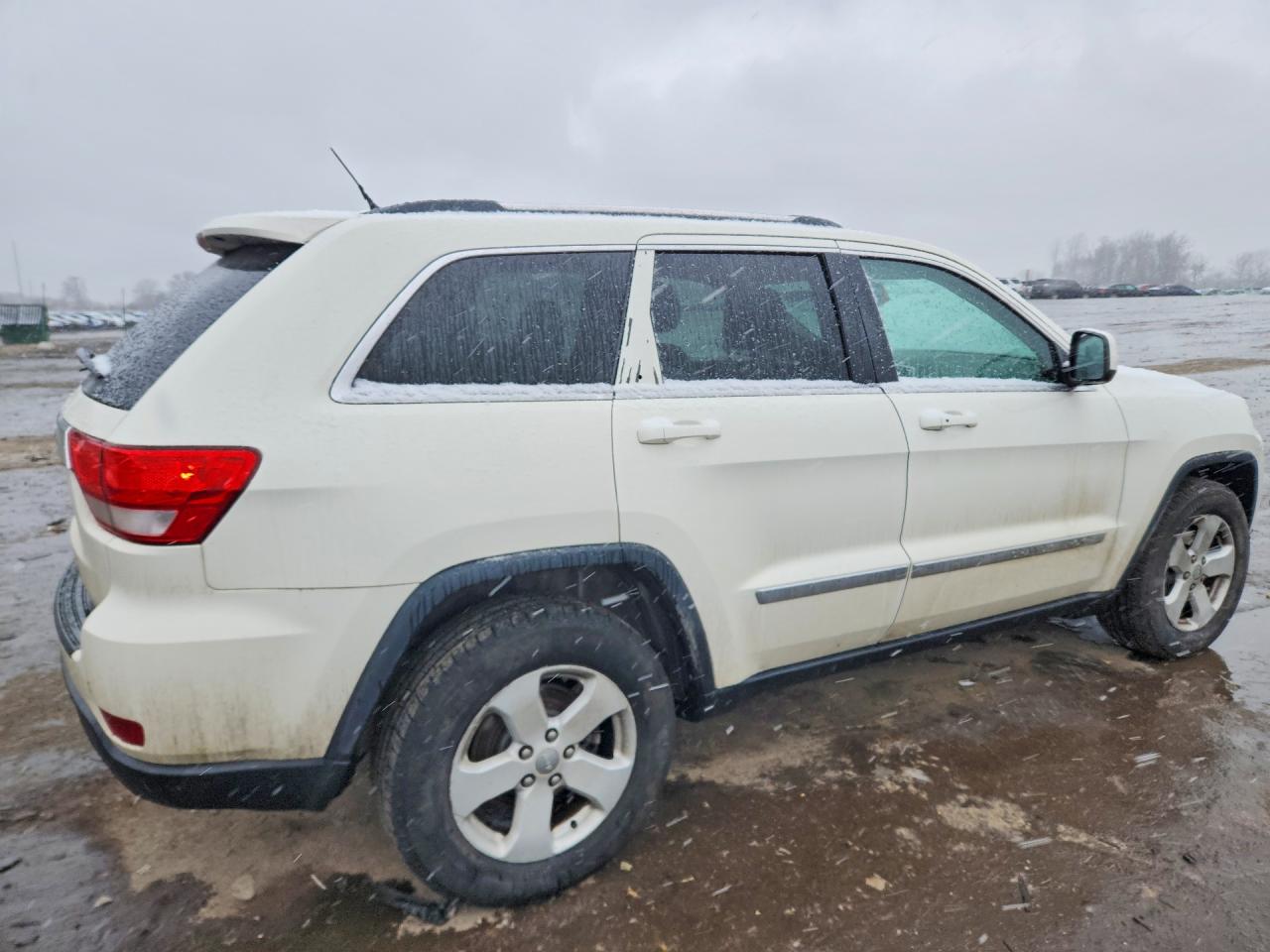 2012 JEEP GRAND CHEROKEE LAREDO photo 3